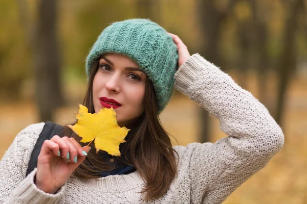 Mooie toeristische vrouw — Stockfoto