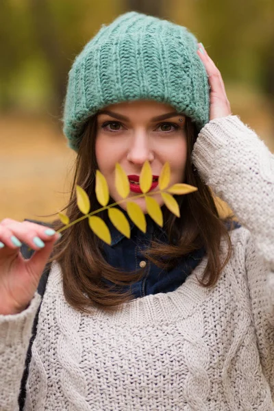 Mooie toeristische vrouw — Stockfoto