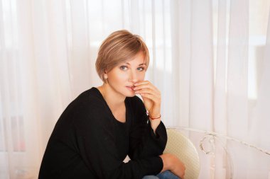 güzel sarışın kadın