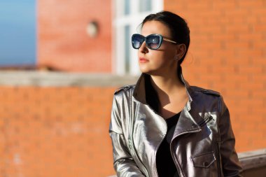 Deri ceket şık kadın