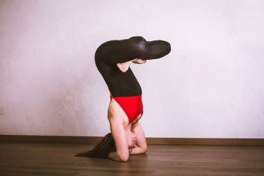 Yoga Çalışan Genç Kadın