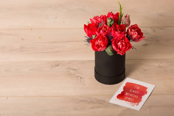 Hermoso ramo de flores de primavera — Foto de Stock