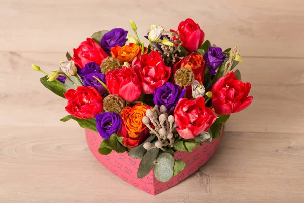 Piękny bukiet wiosennych kwiatów — Zdjęcie stockowe