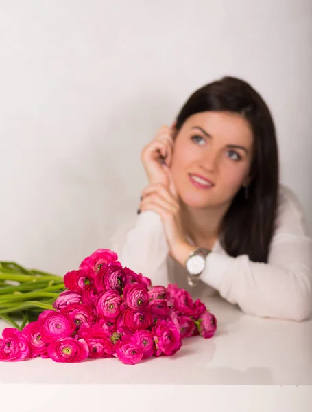 Woman with flowers — Stock Photo, Image