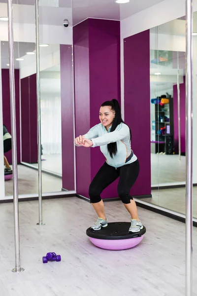 Mujer haciendo ejercicio —  Fotos de Stock