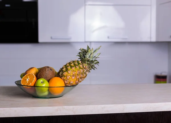 Bowl of fresh fruits — Stock Photo, Image