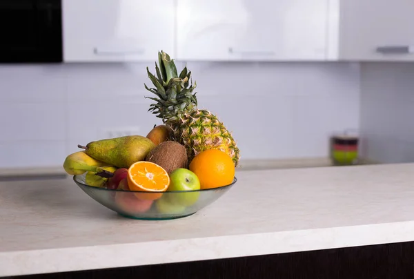 Bowl of fresh fruits — Stock Photo, Image