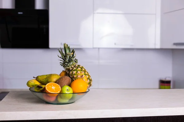 Bowl of fresh fruits — Stock Photo, Image