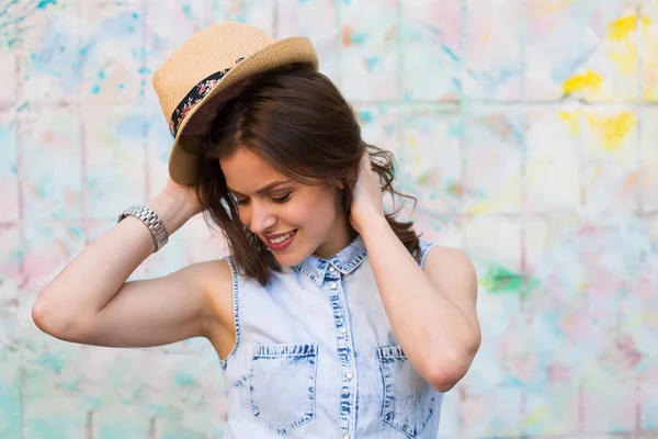 Pretty woman standing against bright painted wall — Stock Photo, Image