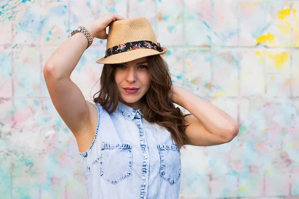 Pretty woman standing against bright painted wall — Stock Photo, Image