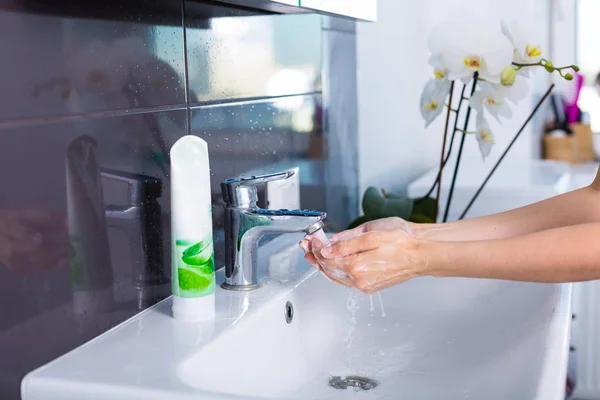 Woman washing up in the morning — Stock Photo, Image