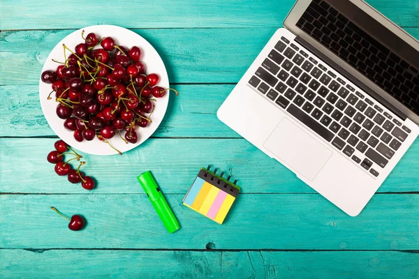 Cherries on a bright background — Stock Photo, Image