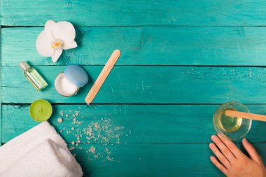 Cilt Bakımı temel bir ahşap arka plan üzerinde