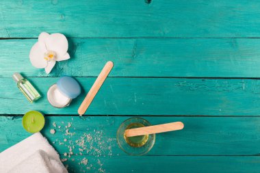 Cilt Bakımı temel bir ahşap arka plan üzerinde