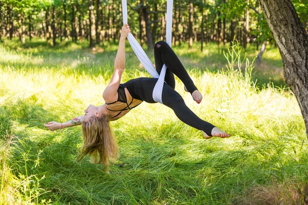 Woman in aerial yoga hammock — Stock Photo, Image