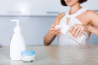 Bir tablo üzerinde temel kozmetik