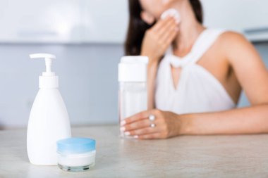 Bir tablo üzerinde temel kozmetik