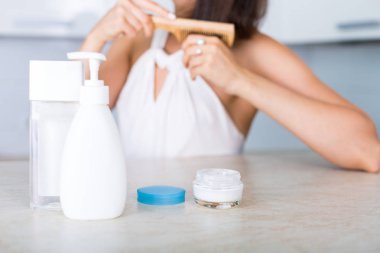 Bir tablo üzerinde temel kozmetik