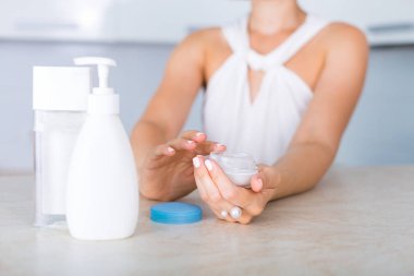 Bir tablo üzerinde temel kozmetik