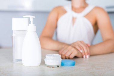 Bir tablo üzerinde temel kozmetik