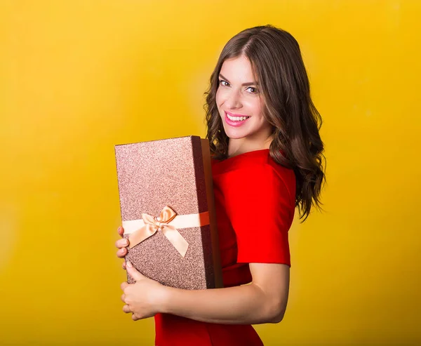 Beautiful woman with a gift box — Stock Photo, Image