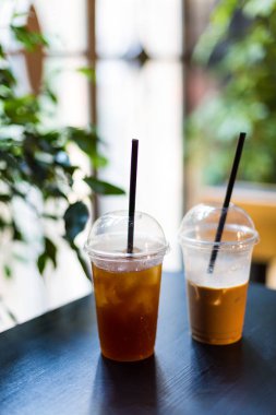 Sokak bir kafede içecekler