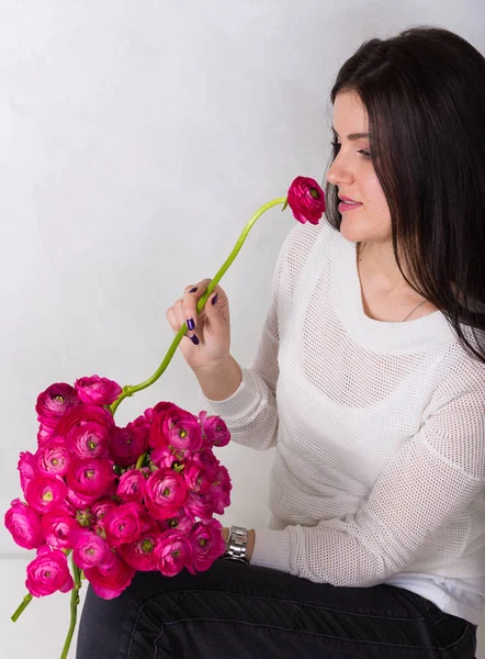 kadın bir buket ile