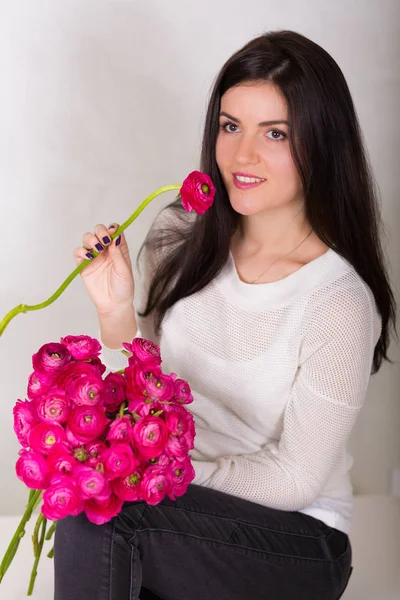 Woman with a bouquet — Stock Photo, Image