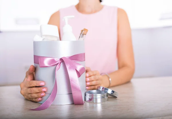 Gift box with cosmetics — Stock Photo, Image