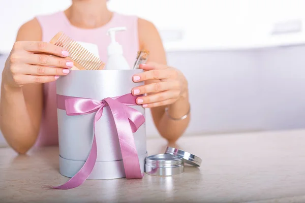 Gift box with cosmetics — Stock Photo, Image