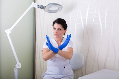 Bir spa salonda güzellik uzmanı