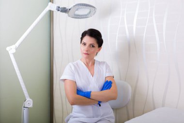 Bir spa salonda güzellik uzmanı