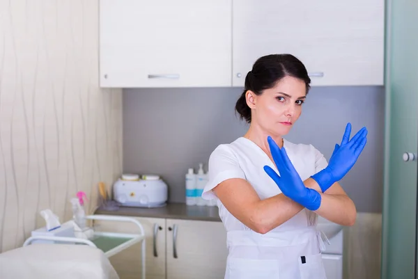 Woman beautician at the spa center — Stock Photo, Image