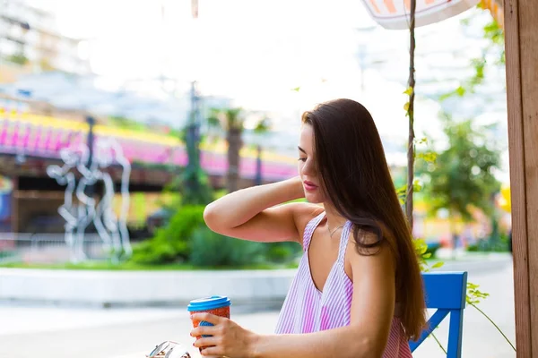 Woman in the street cafe — Stock Photo, Image