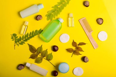 Sarı bir arka plan üzerinde kozmetik