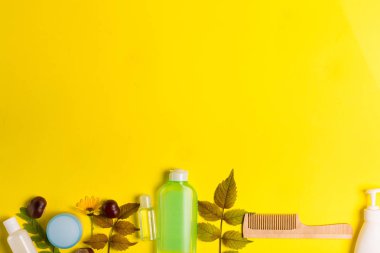 Sarı bir arka plan üzerinde kozmetik
