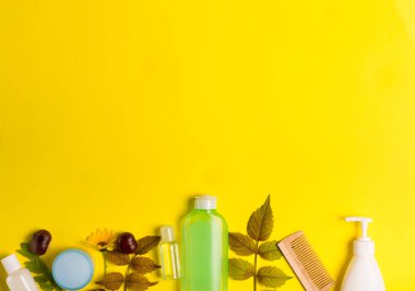 Sarı bir arka plan üzerinde kozmetik