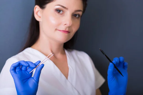 Woman cosmetologist in a spa salon — Stock Photo, Image