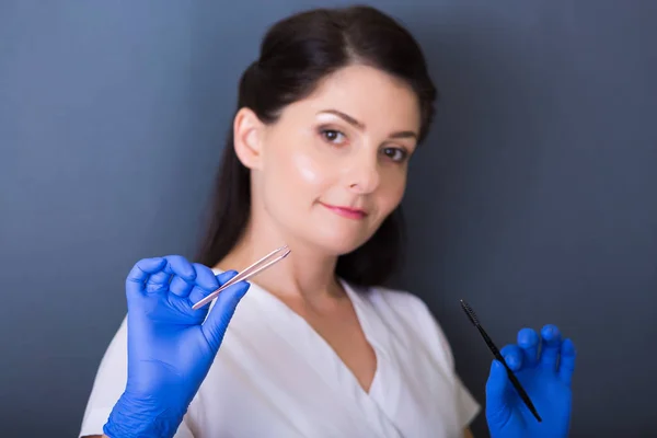 Woman cosmetologist in a spa salon — Stock Photo, Image