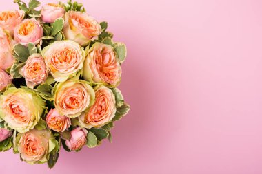 Kutudaki güzel pembe güller
