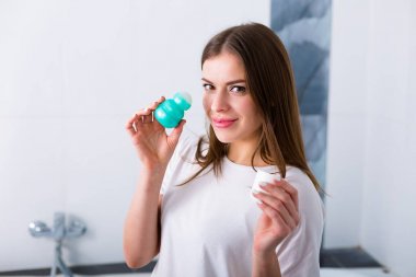 Bir deodorant kadınla