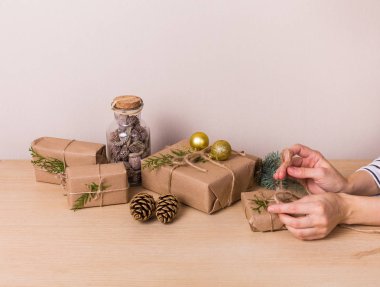 Noel hediyeleri bir dekor ile