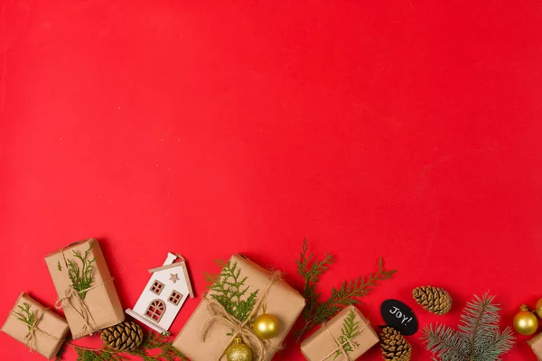 Noel hediyeleri bir dekor ile — Stok fotoğraf