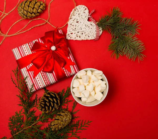 Presentes de Natal com uma decoração — Fotografia de Stock