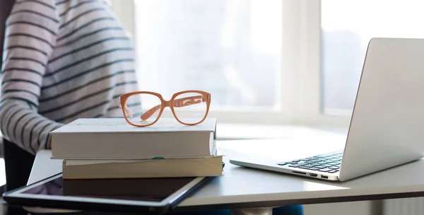 Woman in the office — Stock Photo, Image