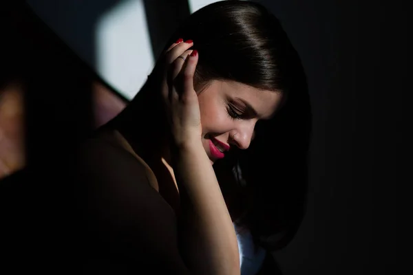 Sexig Ung Kvinna Poserar Naturlig Belysning — Stockfoto