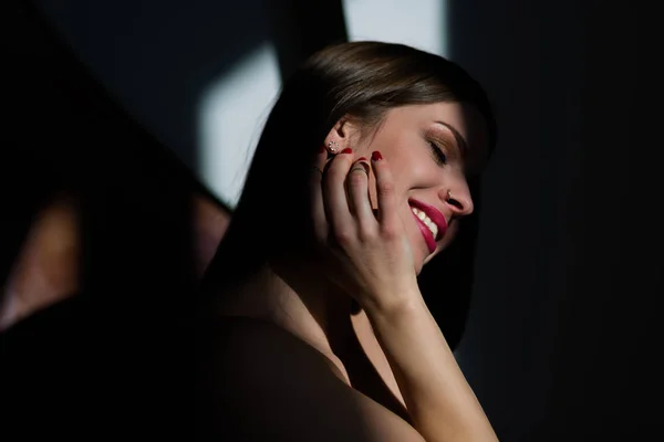 Sexy Junge Frau Posiert Einem Natürlichen Licht — Stockfoto