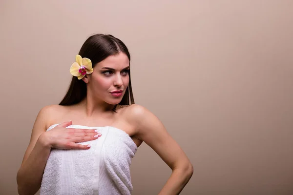 Beautiful Young Woman Bath Towel — Stock Photo, Image