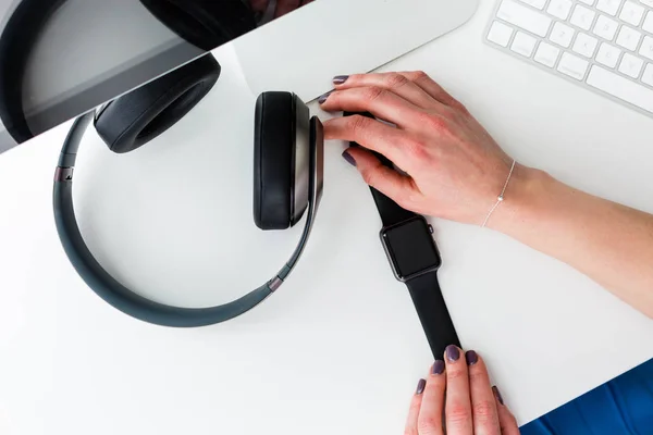 Woman with a smart watch — Stock Photo, Image