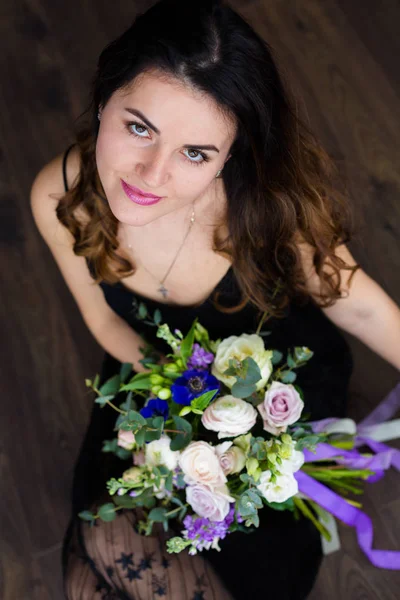 Beautiful woman with a lovely bouquet — Stock Photo, Image